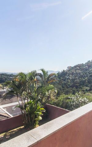 Casa de condomínio à venda com 227m², 2 quartos e 2 vagas Casa de condomínio à venda com 227m², 2 quartos e 2 vagasVaranda