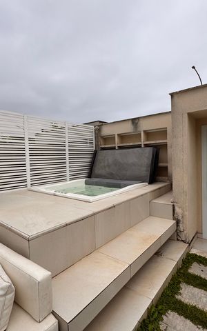 Casa de condomínio à venda com 490m², 4 quartos e 2 vagas Casa de condomínio à venda com 490m², 4 quartos e 2 vagasÁrea externa