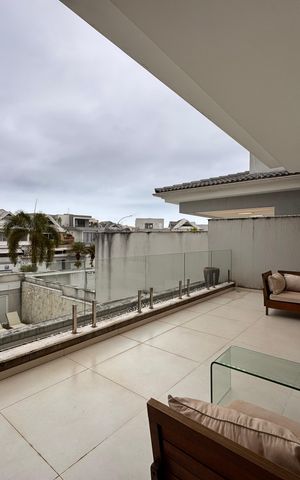 Casa de condomínio à venda com 490m², 4 quartos e 2 vagas Casa de condomínio à venda com 490m², 4 quartos e 2 vagasSuíte 1 (Master) - Varanda