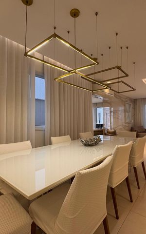 Casa de condomínio à venda com 490m², 4 quartos e 2 vagas Casa de condomínio à venda com 490m², 4 quartos e 2 vagasSala