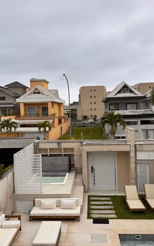 Casa de condomínio à venda com 490m², 4 quartos e 2 vagas Casa de condomínio à venda com 490m², 4 quartos e 2 vagasSuíte 1 (Master) - Varanda