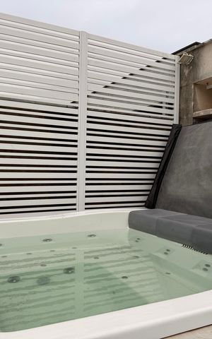 Casa de condomínio à venda com 490m², 4 quartos e 2 vagas Casa de condomínio à venda com 490m², 4 quartos e 2 vagasÁrea externa