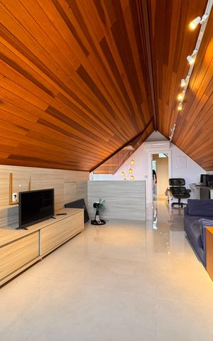 Casa de condomínio à venda com 490m², 4 quartos e 2 vagas Casa de condomínio à venda com 490m², 4 quartos e 2 vagasSala de TV