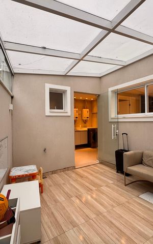 Casa de condomínio à venda com 490m², 4 quartos e 2 vagas Casa de condomínio à venda com 490m², 4 quartos e 2 vagasÁrea externa