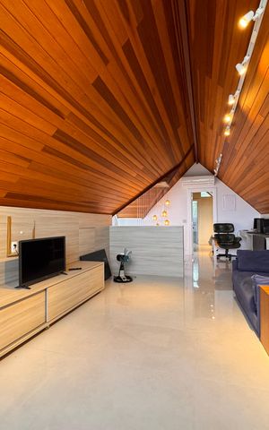 Casa de condomínio à venda com 490m², 4 quartos e 2 vagas Casa de condomínio à venda com 490m², 4 quartos e 2 vagasSala de TV