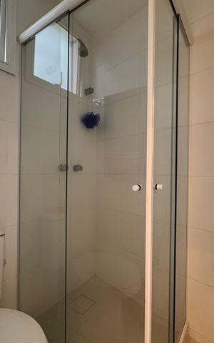 Casa de condomínio à venda com 490m², 4 quartos e 2 vagas Casa de condomínio à venda com 490m², 4 quartos e 2 vagasCozinha e Área de Serviço - Banheiro