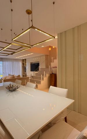 Casa de condomínio à venda com 490m², 4 quartos e 2 vagas Casa de condomínio à venda com 490m², 4 quartos e 2 vagasSala