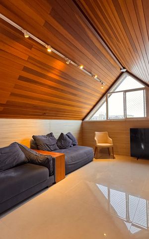 Casa de condomínio à venda com 490m², 4 quartos e 2 vagas Casa de condomínio à venda com 490m², 4 quartos e 2 vagasSala de TV
