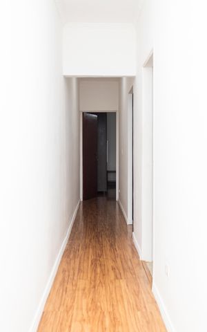 Casa à venda com 200m², 4 quartos e 2 vagasCorredor