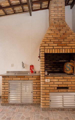 Casa à venda com 200m², 4 quartos e 2 vagasChurrasqueira