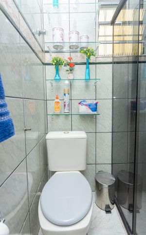 Casa à venda com 200m², 4 quartos e 2 vagasBanheiro