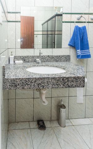 Casa à venda com 200m², 4 quartos e 2 vagasBanheiro