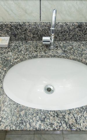 Casa à venda com 200m², 4 quartos e 2 vagasBanheiro