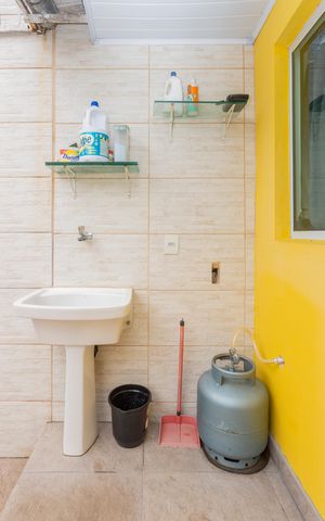 Casa à venda com 200m², 4 quartos e 2 vagasÁrea de Serviço - Edícula