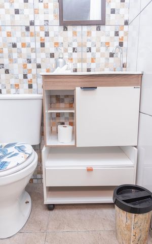 Casa à venda com 200m², 4 quartos e 2 vagasBanheiro - Edícula