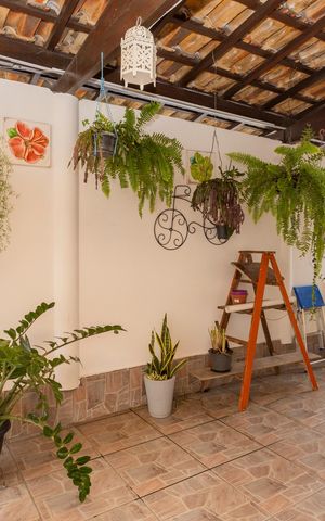 Casa à venda com 200m², 4 quartos e 2 vagasVaranda
