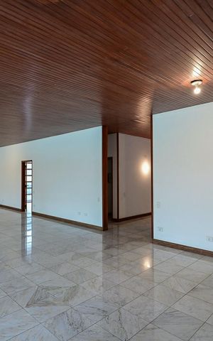 Casa à venda com 850m², 4 quartos e 9 vagasSala