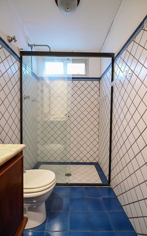 Casa à venda com 850m², 4 quartos e 9 vagasBanheiro Suíte 2
