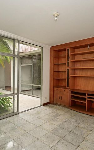 Casa à venda com 850m², 4 quartos e 9 vagasEscritório