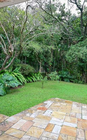 Casa à venda com 850m², 4 quartos e 9 vagasVista da Suíte 1