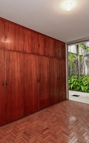 Casa à venda com 850m², 4 quartos e 9 vagasArmário da Suíte 1