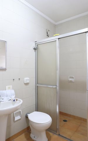 Casa para alugar com 600m², 6 quartos e 12 vagasBanheiro 2