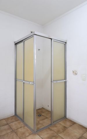 Casa para alugar com 600m², 6 quartos e 12 vagasBanheiro 1
