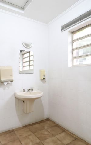 Casa para alugar com 600m², 6 quartos e 12 vagasBanheiro 1