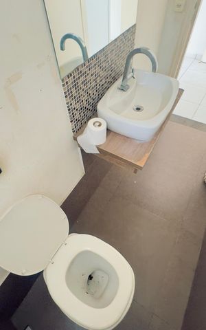 Casa à venda com 250m², 3 quartos e 6 vagas Casa à venda com 250m², 3 quartos e 6 vagasBanheiro 1