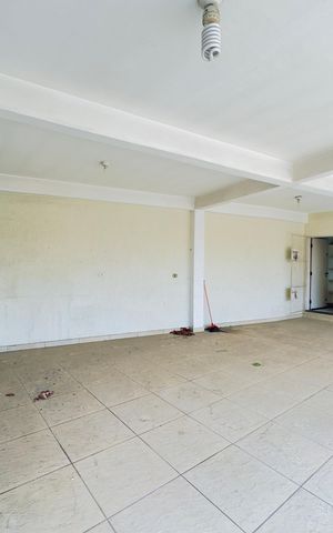 Casa à venda com 250m², 3 quartos e 6 vagas Casa à venda com 250m², 3 quartos e 6 vagasQuintal