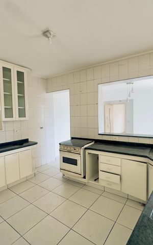 Casa à venda com 250m², 3 quartos e 6 vagas Casa à venda com 250m², 3 quartos e 6 vagasCozinha