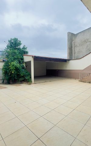 Casa à venda com 250m², 3 quartos e 6 vagas Casa à venda com 250m², 3 quartos e 6 vagasQuintal