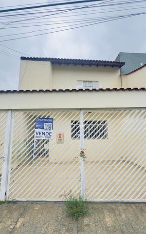 Casa à venda com 250m², 3 quartos e 6 vagas Casa à venda com 250m², 3 quartos e 6 vagasPlaca instalada na fachada do imovel