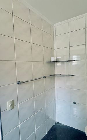 Casa à venda com 250m², 3 quartos e 6 vagas Casa à venda com 250m², 3 quartos e 6 vagasBanheiro 2