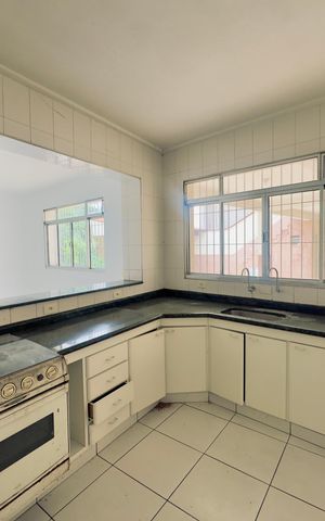 Casa à venda com 250m², 3 quartos e 6 vagas Casa à venda com 250m², 3 quartos e 6 vagasCozinha