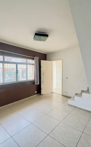Casa à venda com 250m², 3 quartos e 6 vagas Casa à venda com 250m², 3 quartos e 6 vagasSala