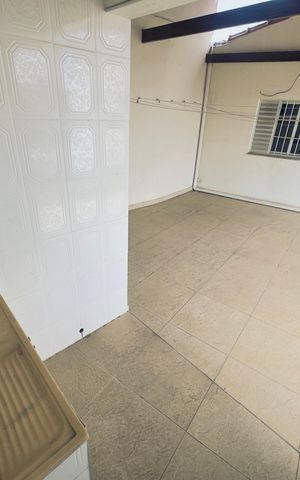 Casa à venda com 250m², 3 quartos e 6 vagas Casa à venda com 250m², 3 quartos e 6 vagasÁrea de Serviço