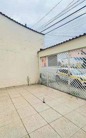 Casa à venda com 250m², 3 quartos e 6 vagas Casa à venda com 250m², 3 quartos e 6 vagasGaragem