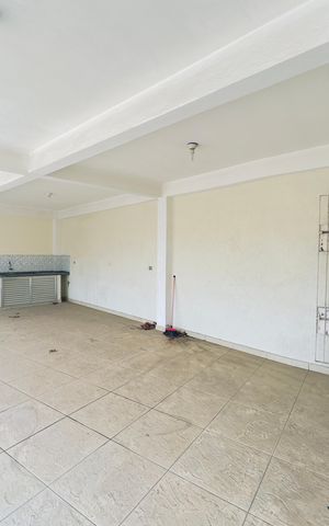 Casa à venda com 250m², 3 quartos e 6 vagas Casa à venda com 250m², 3 quartos e 6 vagasQuintal