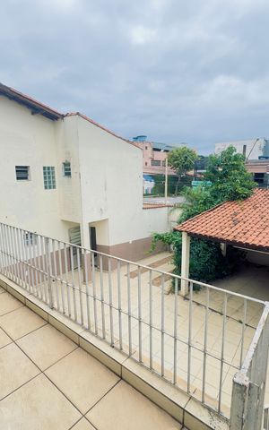 Casa à venda com 250m², 3 quartos e 6 vagas Casa à venda com 250m², 3 quartos e 6 vagasÁrea externa