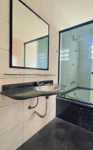 Casa à venda com 250m², 3 quartos e 6 vagas Casa à venda com 250m², 3 quartos e 6 vagasBanheiro 2