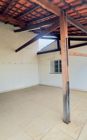 Casa à venda com 250m², 3 quartos e 6 vagas Casa à venda com 250m², 3 quartos e 6 vagasTerraço