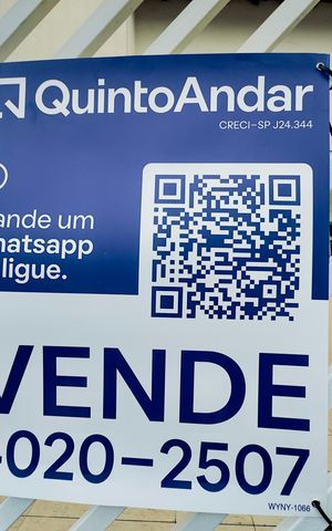 Casa à venda com 250m², 3 quartos e 6 vagas Casa à venda com 250m², 3 quartos e 6 vagasPlaca instalada