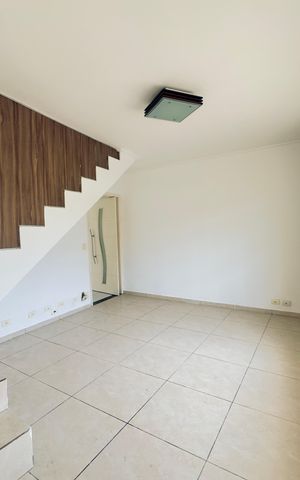 Casa à venda com 250m², 3 quartos e 6 vagas Casa à venda com 250m², 3 quartos e 6 vagasSala