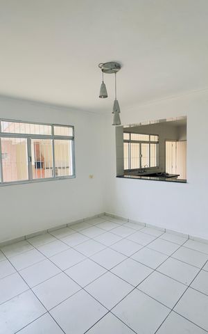 Casa à venda com 250m², 3 quartos e 6 vagas Casa à venda com 250m², 3 quartos e 6 vagasCopa