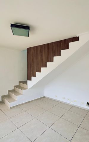 Casa à venda com 250m², 3 quartos e 6 vagas Casa à venda com 250m², 3 quartos e 6 vagasSala
