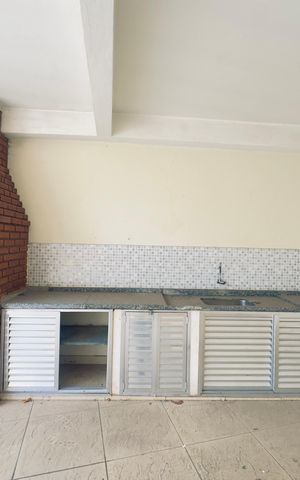 Casa à venda com 250m², 3 quartos e 6 vagas Casa à venda com 250m², 3 quartos e 6 vagasChurrasqueira