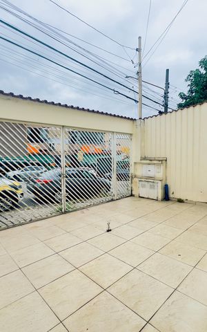 Casa à venda com 250m², 3 quartos e 6 vagas Casa à venda com 250m², 3 quartos e 6 vagasGaragem