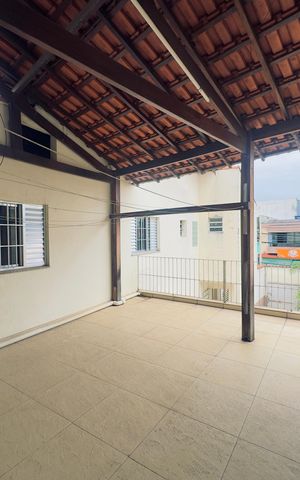 Casa à venda com 250m², 3 quartos e 6 vagas Casa à venda com 250m², 3 quartos e 6 vagasTerraço