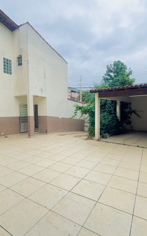Casa à venda com 250m², 3 quartos e 6 vagas Casa à venda com 250m², 3 quartos e 6 vagasQuintal